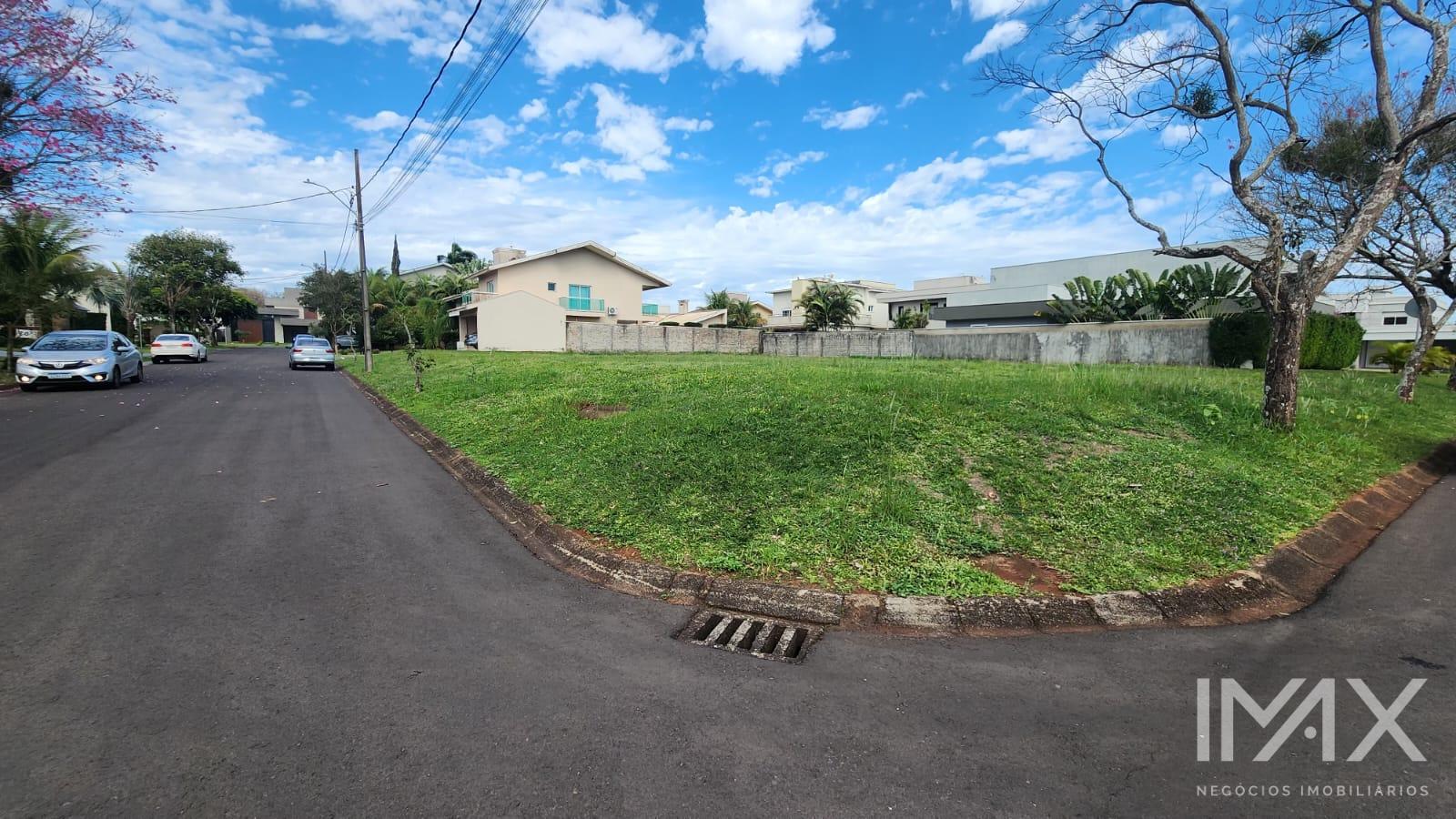 Terreno à Venda no Condomínio Arco di Roma, 660m2 por R$792.000,00.