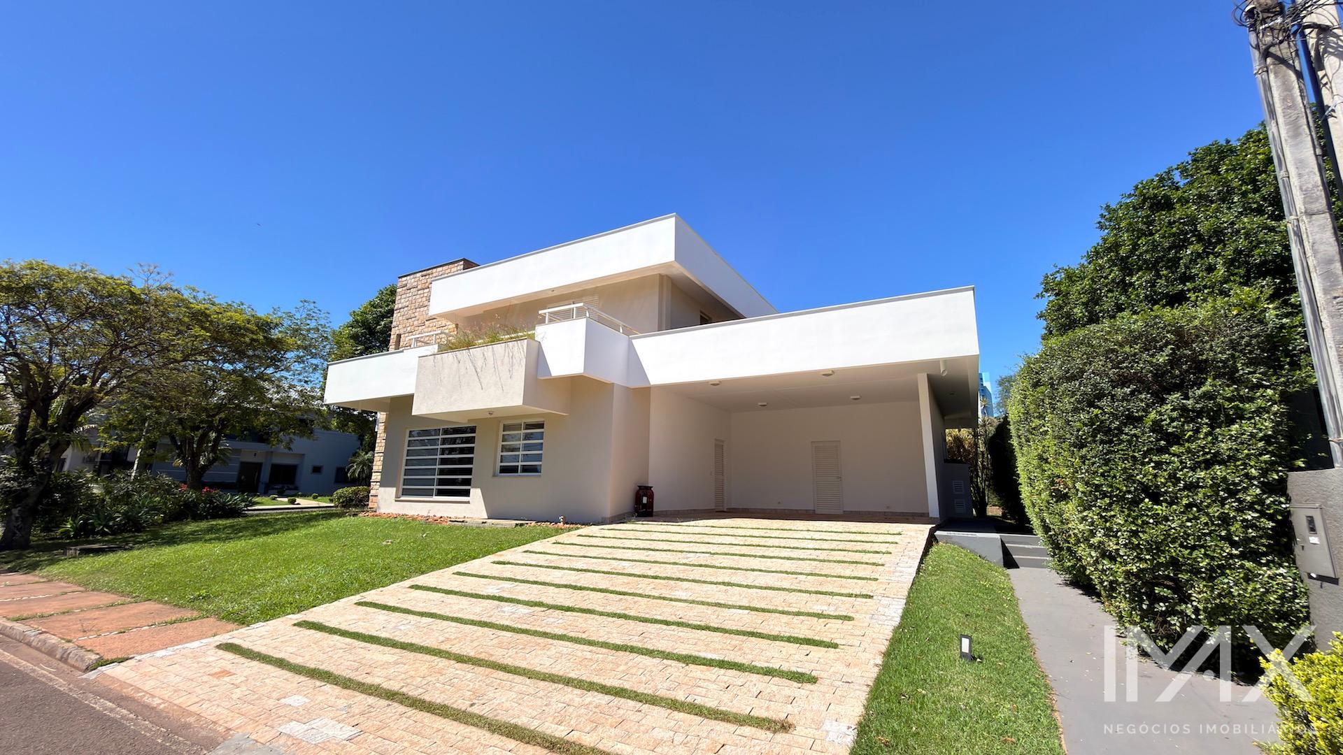 Sobrado à Venda no Condomínio Maria Teresa, 408m2 por R$5.500.000,00.