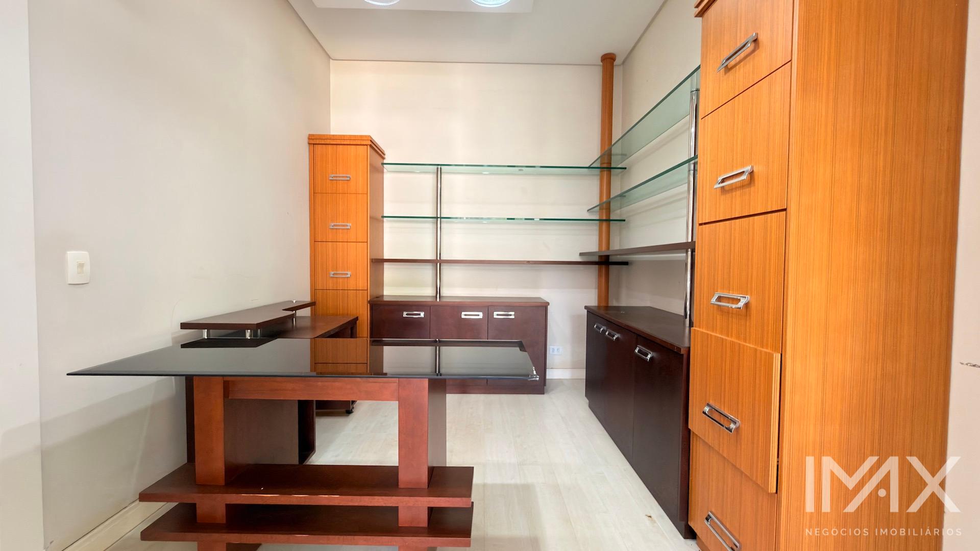 Sobrado à Venda no Condomínio Maria Teresa, 408m2 por R$5.500.000,00.