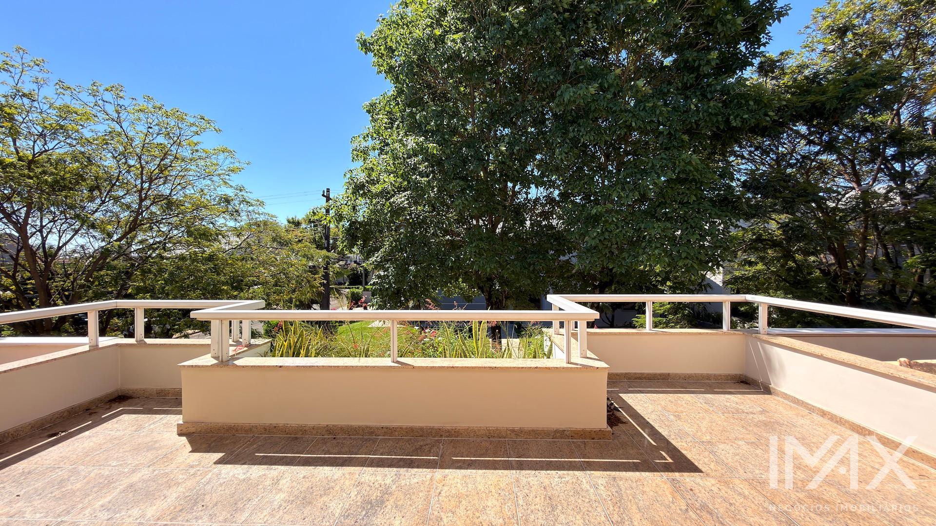 Sobrado à Venda no Condomínio Maria Teresa, 408m2 por R$5.500.000,00.
