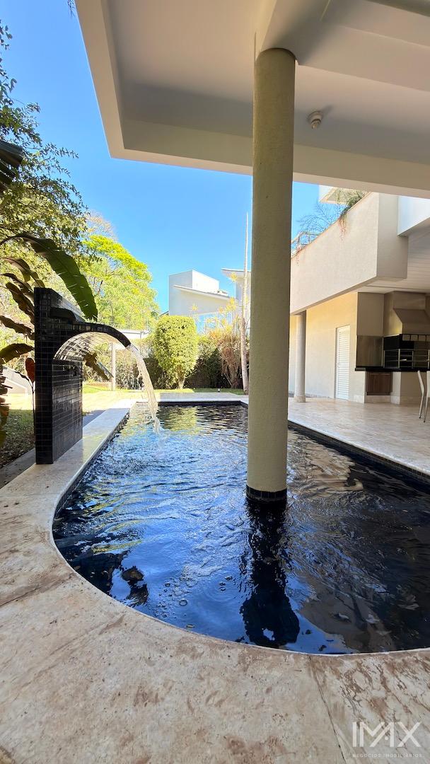 Sobrado à Venda no Condomínio Maria Teresa, 408m2 por R$5.500.000,00.