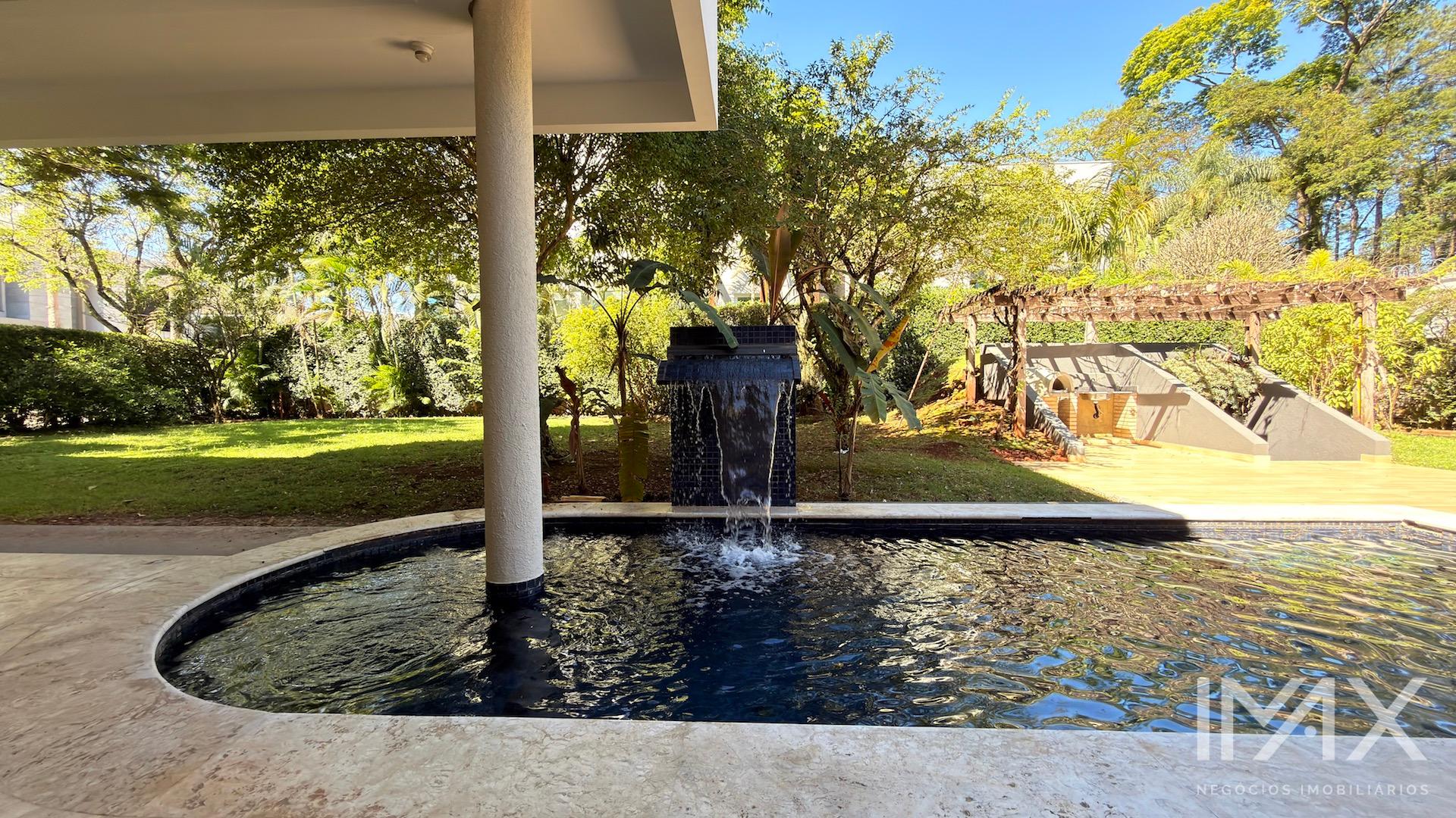 Sobrado à Venda no Condomínio Maria Teresa, 408m2 por R$5.500.000,00.