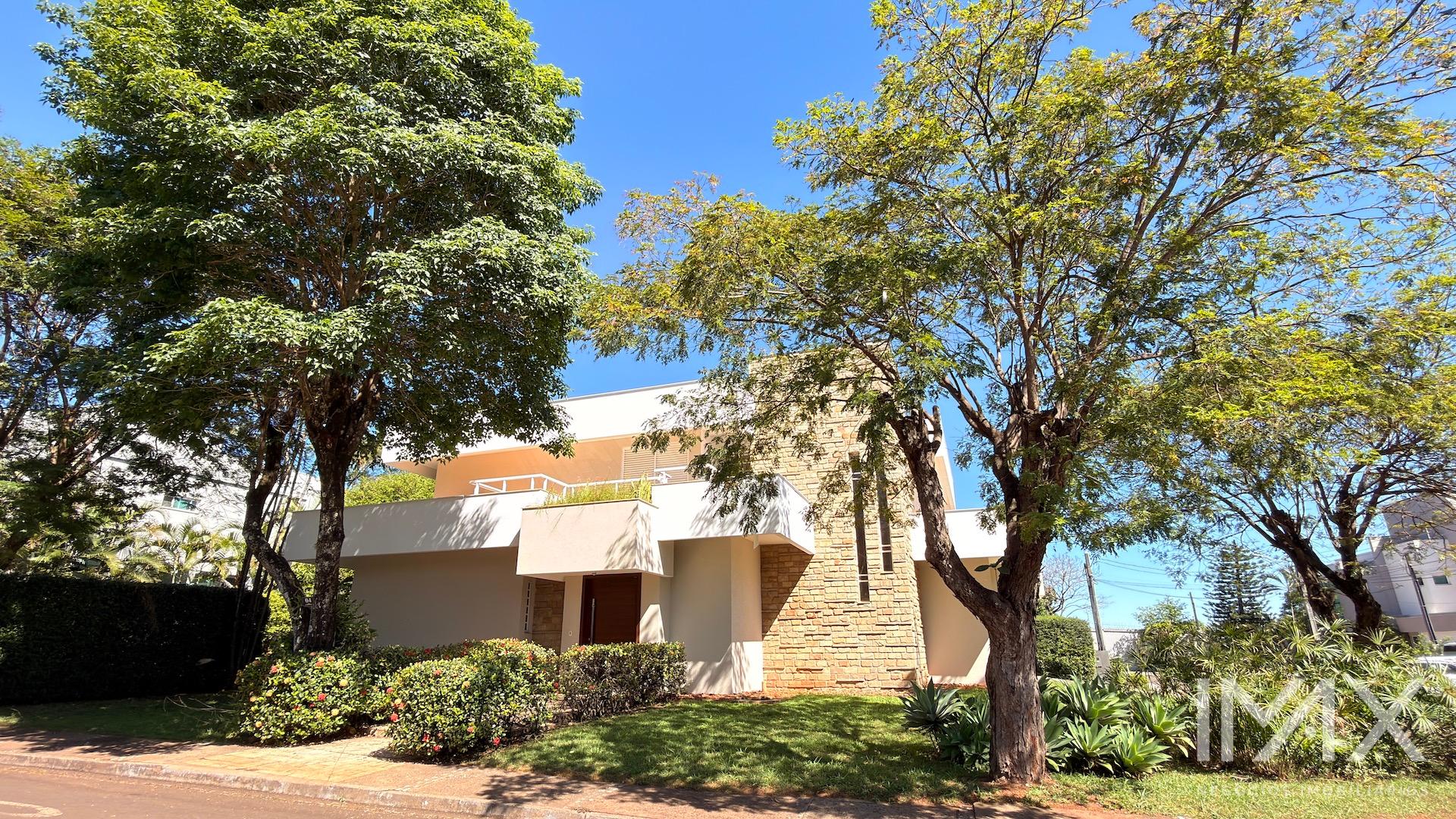 Sobrado à Venda no Condomínio Maria Teresa, 408m2 por R$5.500.000,00.