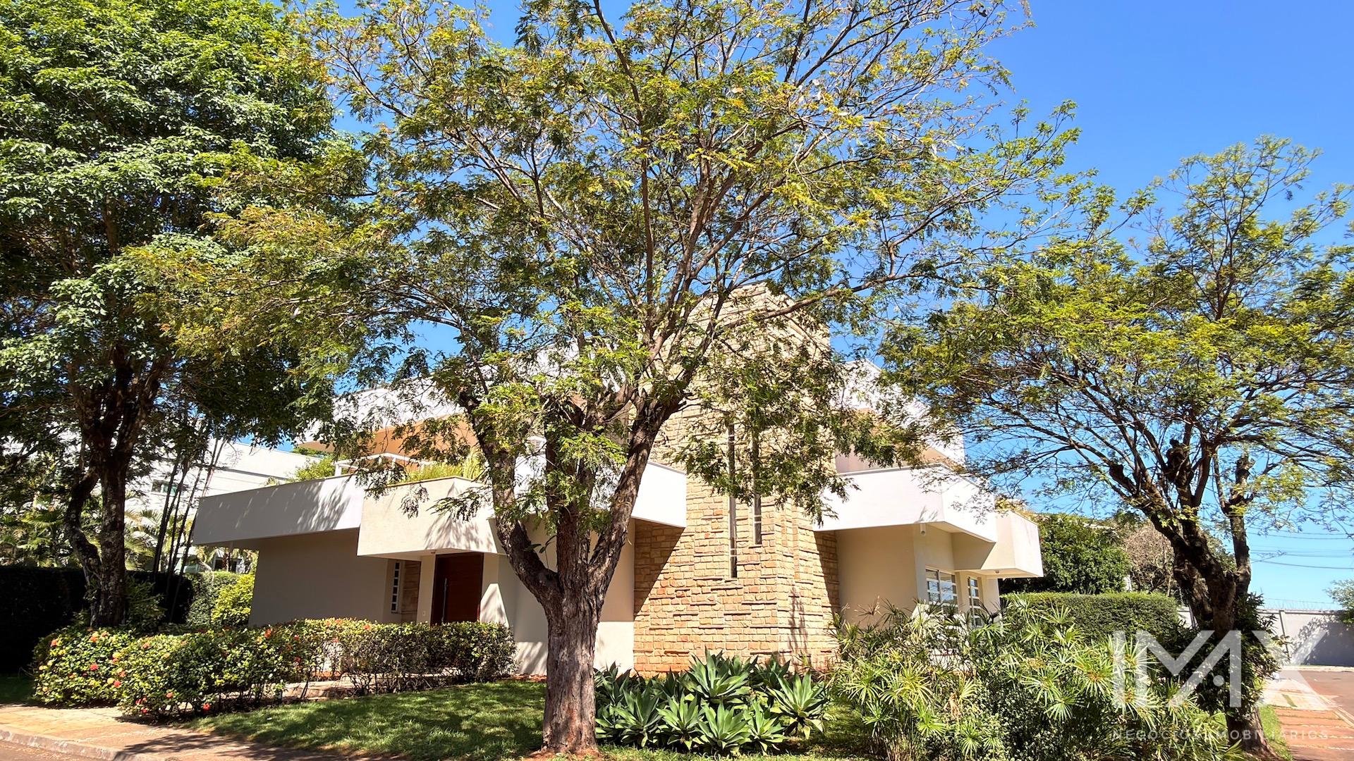 Sobrado à Venda no Condomínio Maria Teresa, 408m2 por R$5.500.000,00.