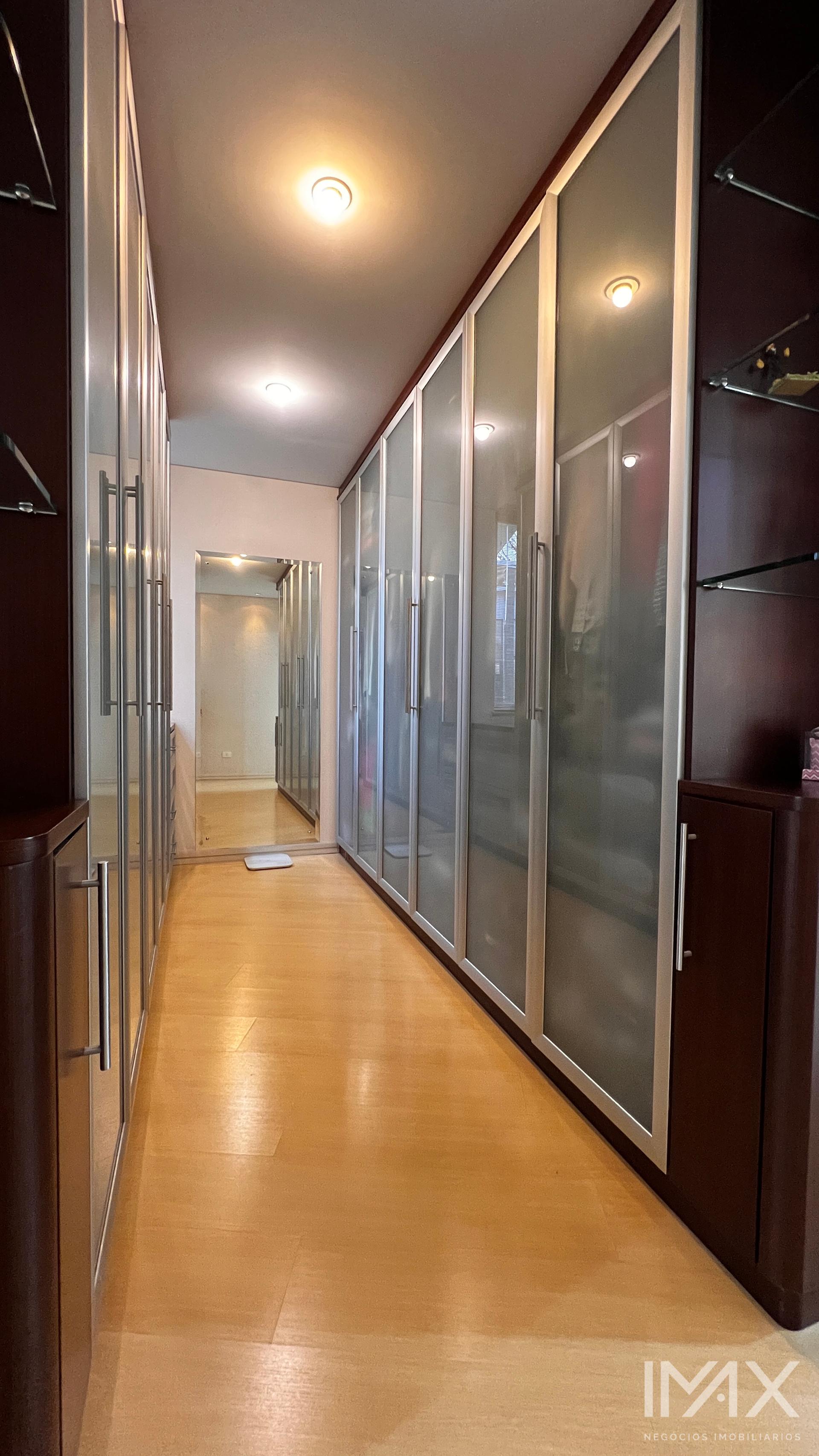 Sobrado Mobiliado para Locação no Condomínio Solar das Crisálidas, 490m2 por R$13.000,00mês.