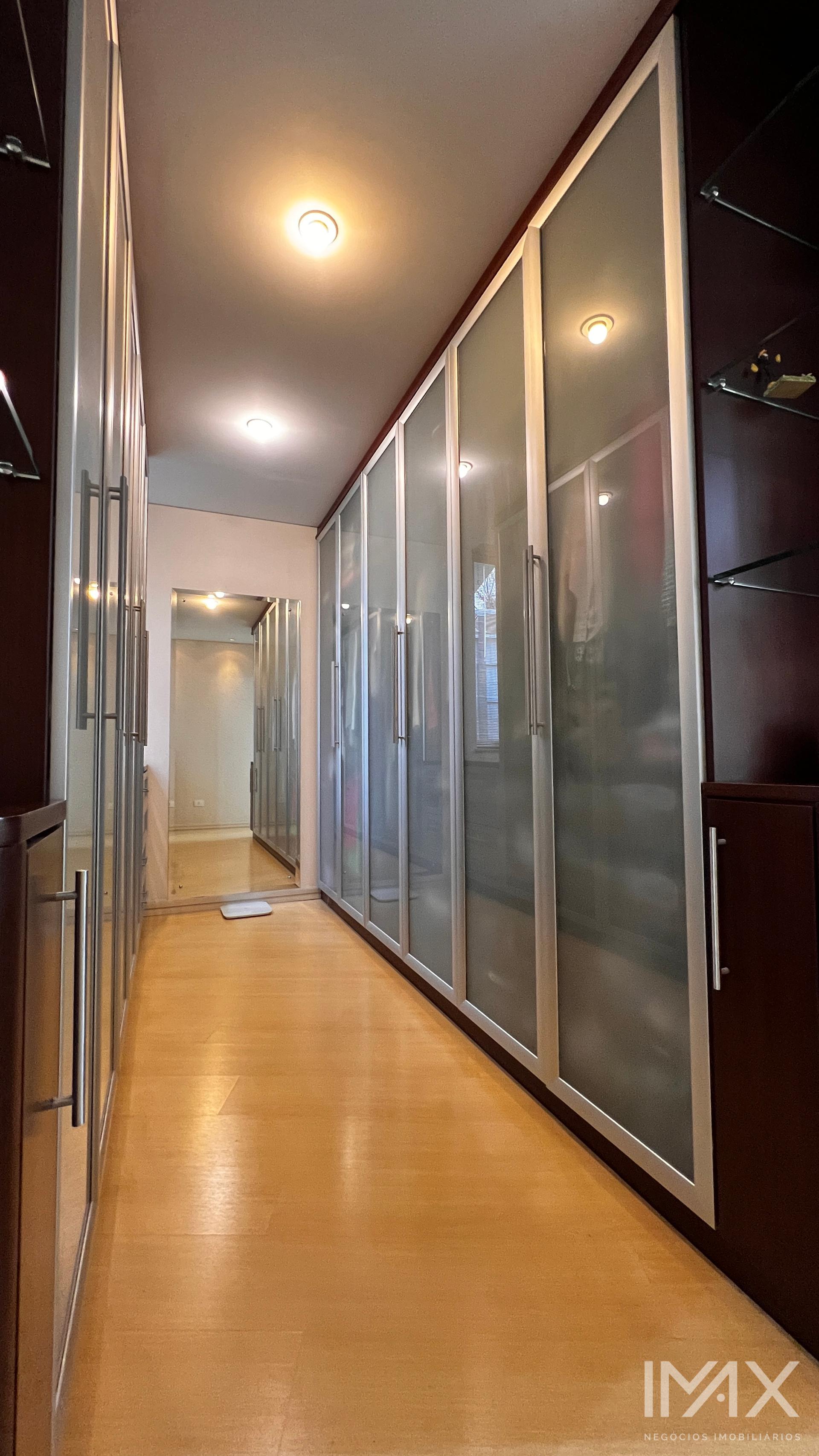 Sobrado Mobiliado para Locação no Condomínio Solar das Crisálidas, 490m2 por R$13.000,00mês.