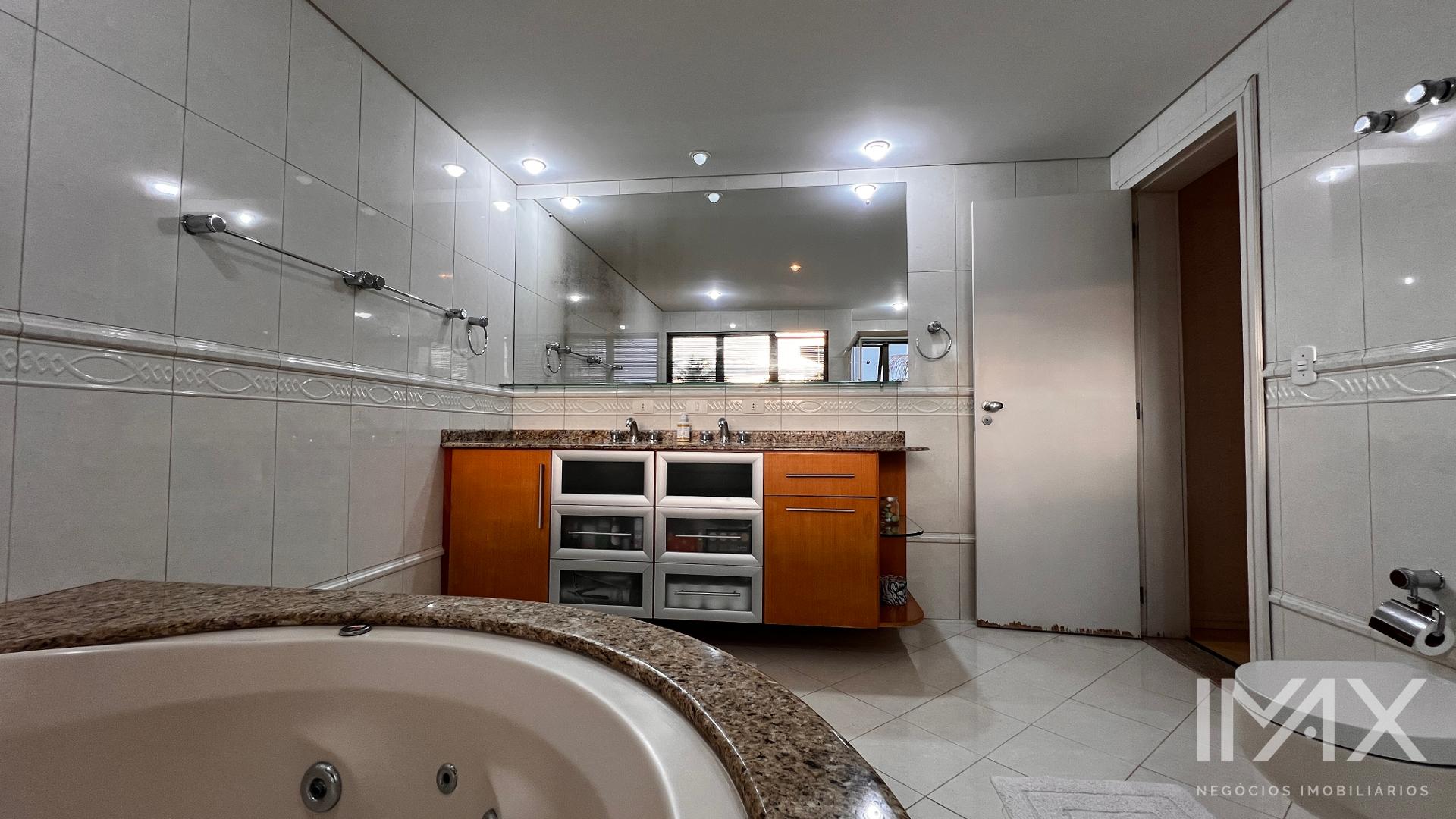 Sobrado Mobiliado para Locação no Condomínio Solar das Crisálidas, 490m2 por R$13.000,00mês.