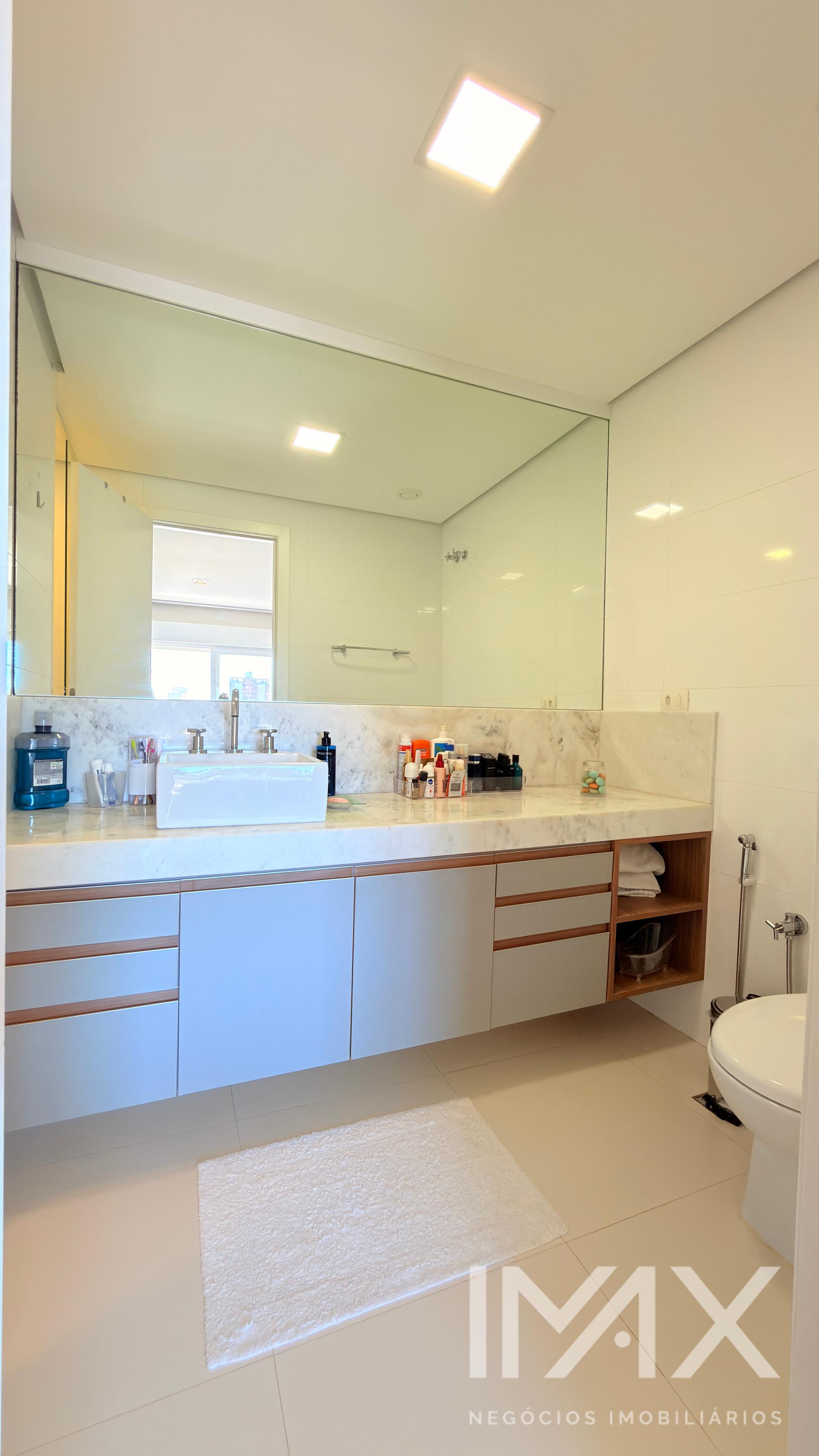 Apartamento totalmente Mobiliado à Venda no Edifício Mont Blanc, 131m2 por R$1.490.000,00.