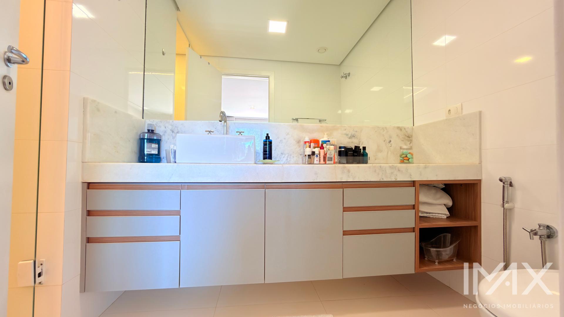Apartamento totalmente Mobiliado à Venda no Edifício Mont Blanc, 131m2 por R$1.490.000,00.