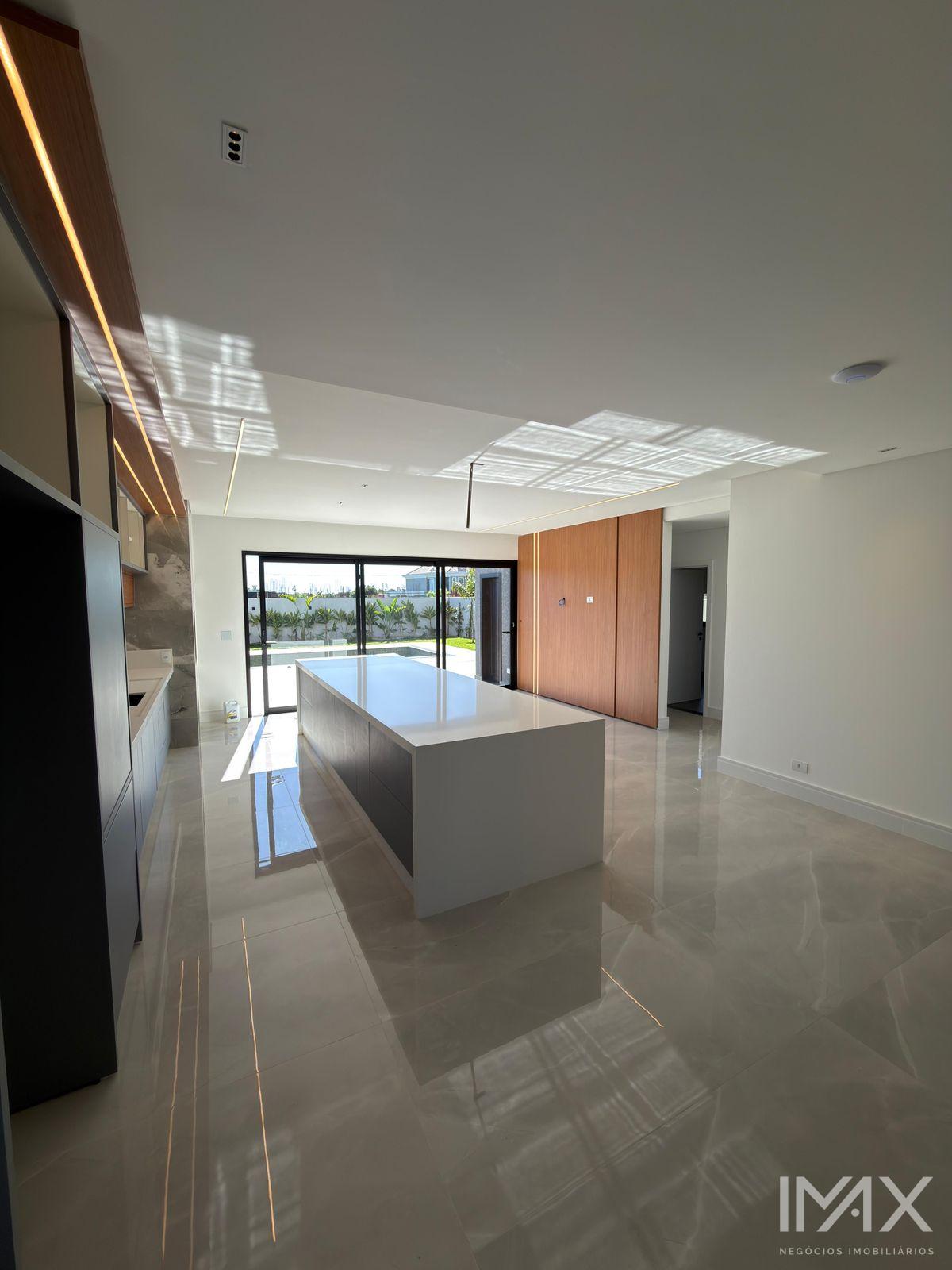 Sobrado disponível para Locação no Royal Boulevard, 374m2 por R$23.000,00mês.