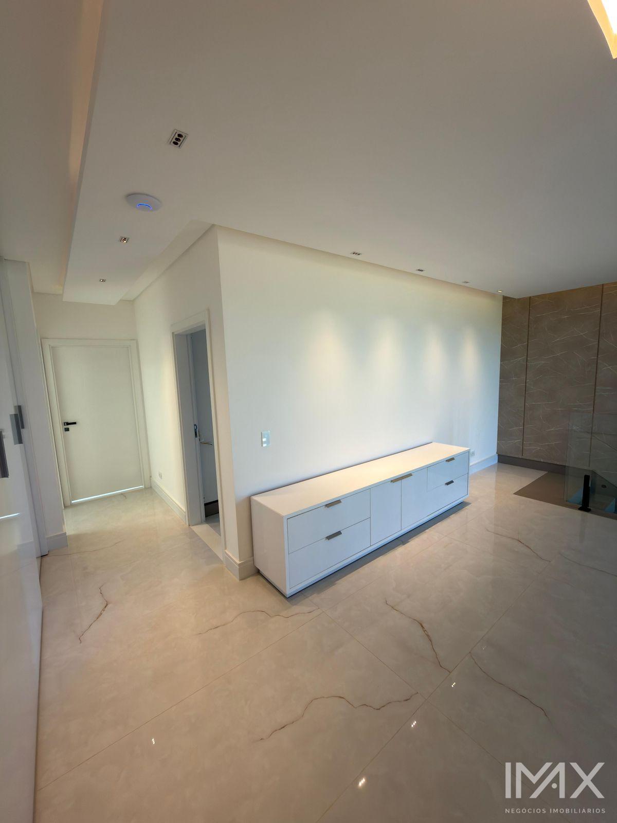 Sobrado disponível para Locação no Royal Boulevard, 374m2 por R$23.000,00mês.