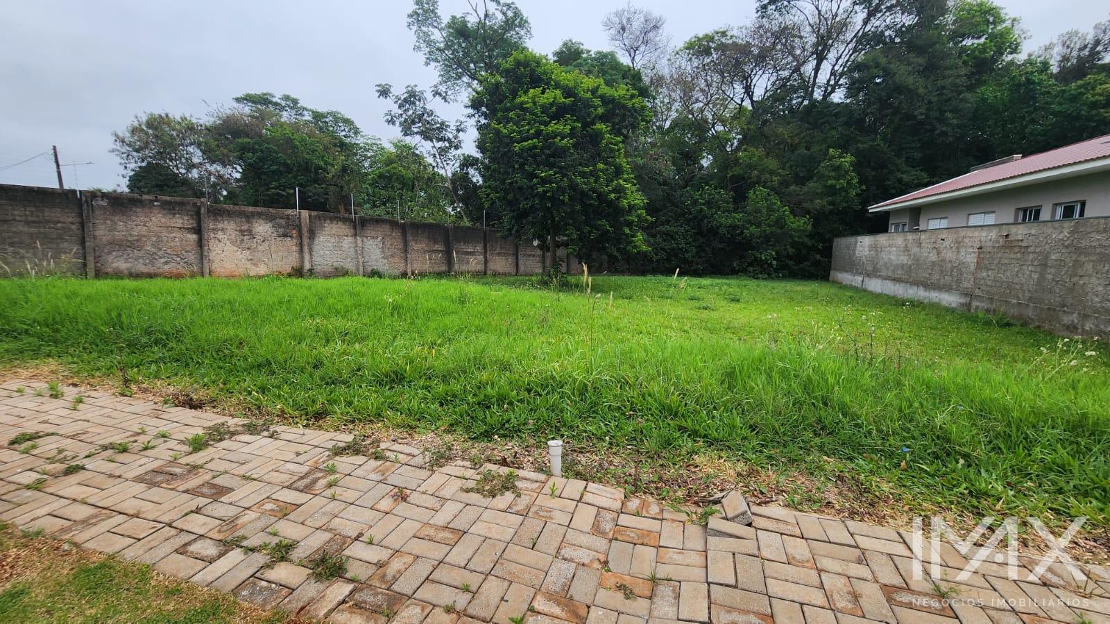 Terreno à Venda no Condomínio Don José, 330m2 por R$160.000,00.