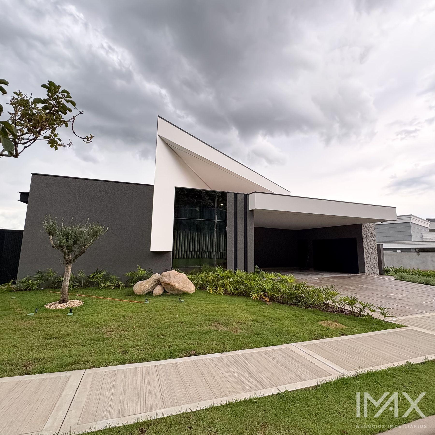 Casa Mobiliada à venda no Condomínio Royal Falls Yacht, 330m2 por R$4.000.000,00.
