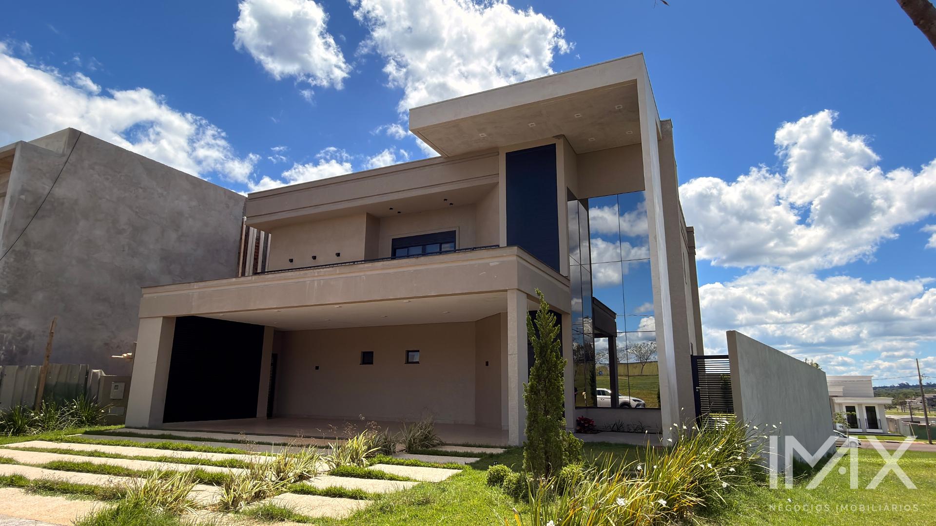 Sobrado à venda no Condomínio Ritz Cataratas, 358m2 por R$ 3.400.000,00.
