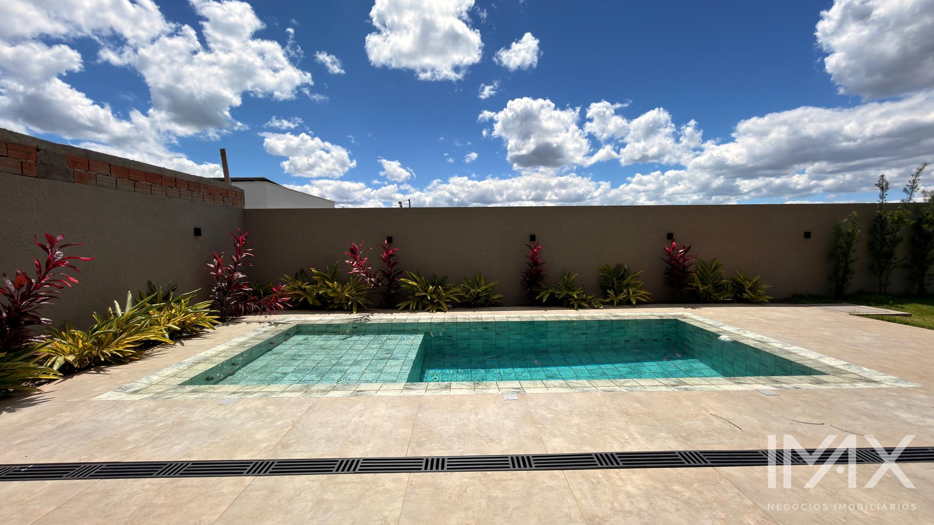 Sobrado à venda no Condomínio Ritz Cataratas, 358m2 por R$ 3.400.000,00.