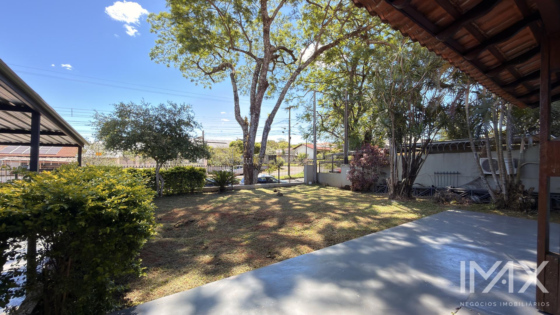 Casa à Venda na Vila A, terreno de 452m2 por R$980.000,00.