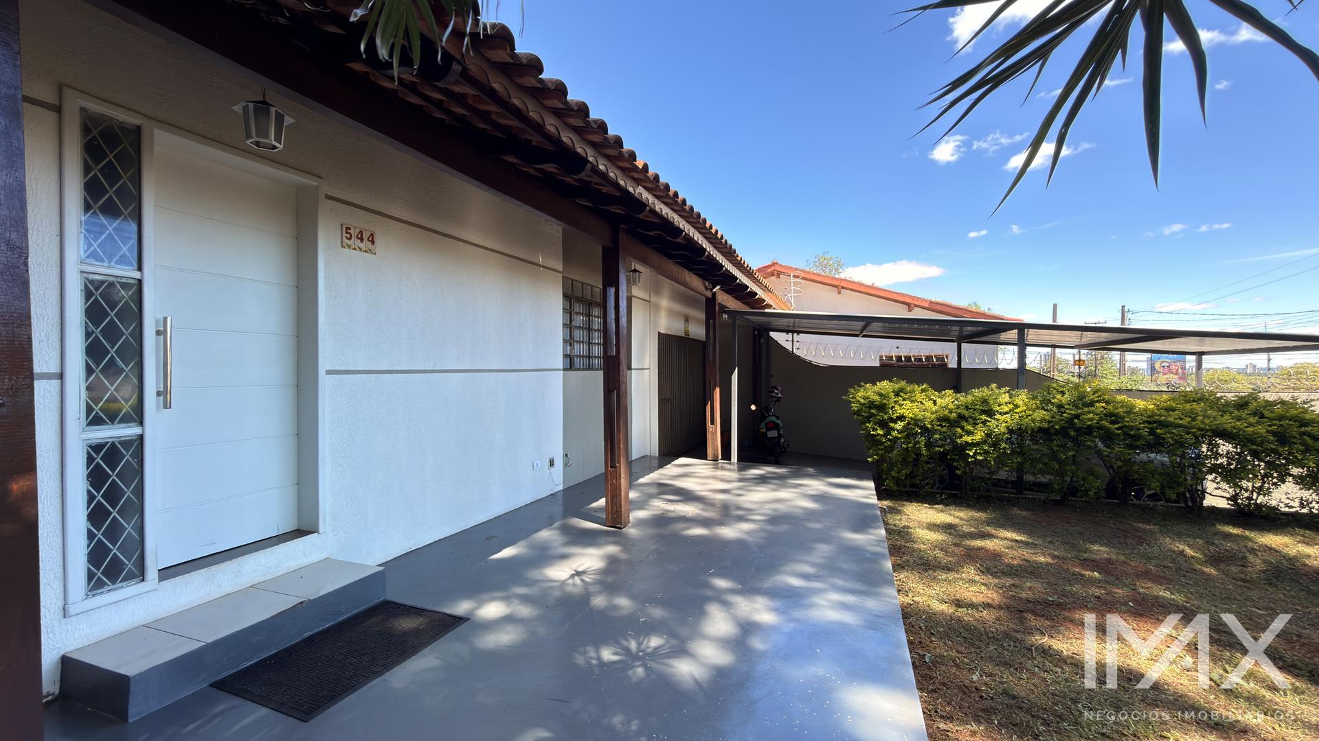 Casa à Venda na Vila A, terreno de 452m2 por R$980.000,00.