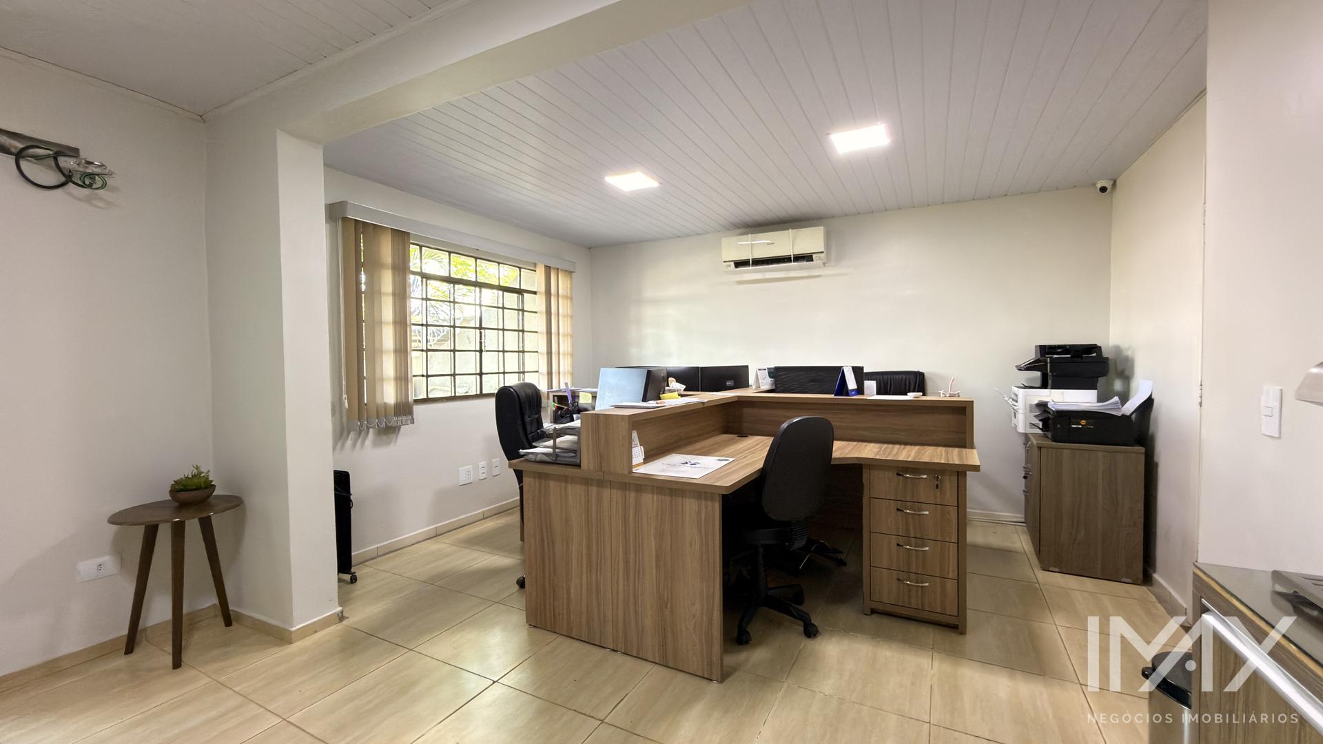 Casa à Venda na Vila A, terreno de 452m2 por R$980.000,00.