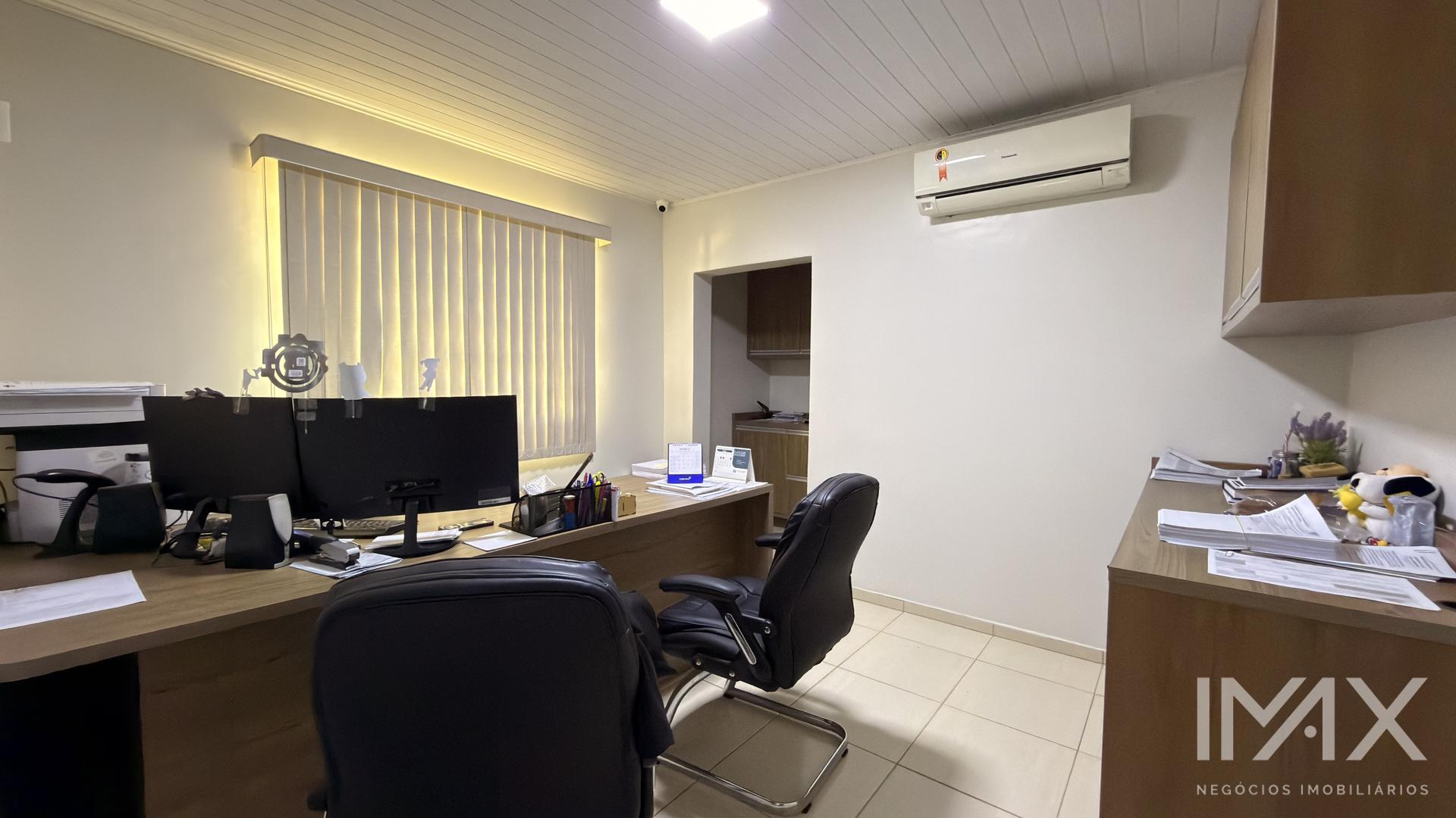 Casa à Venda na Vila A, terreno de 452m2 por R$980.000,00.