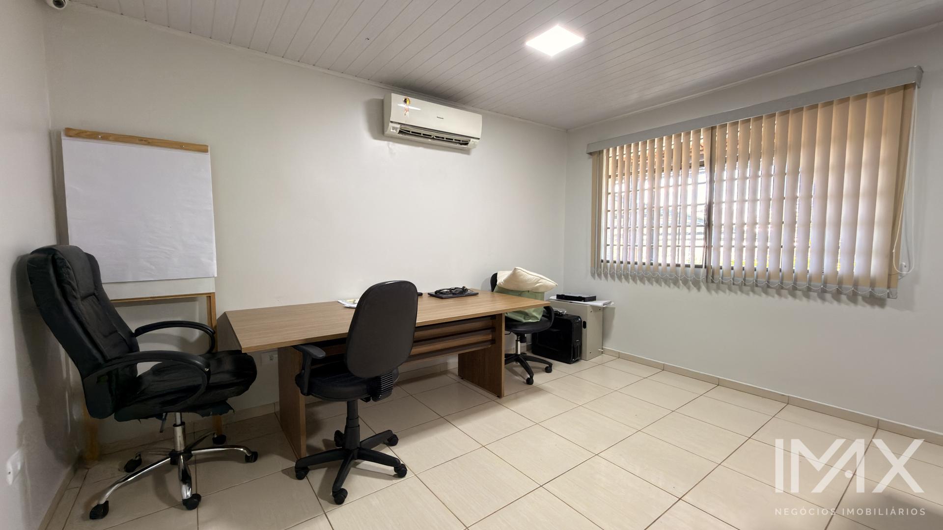Casa à Venda na Vila A, terreno de 452m2 por R$980.000,00.