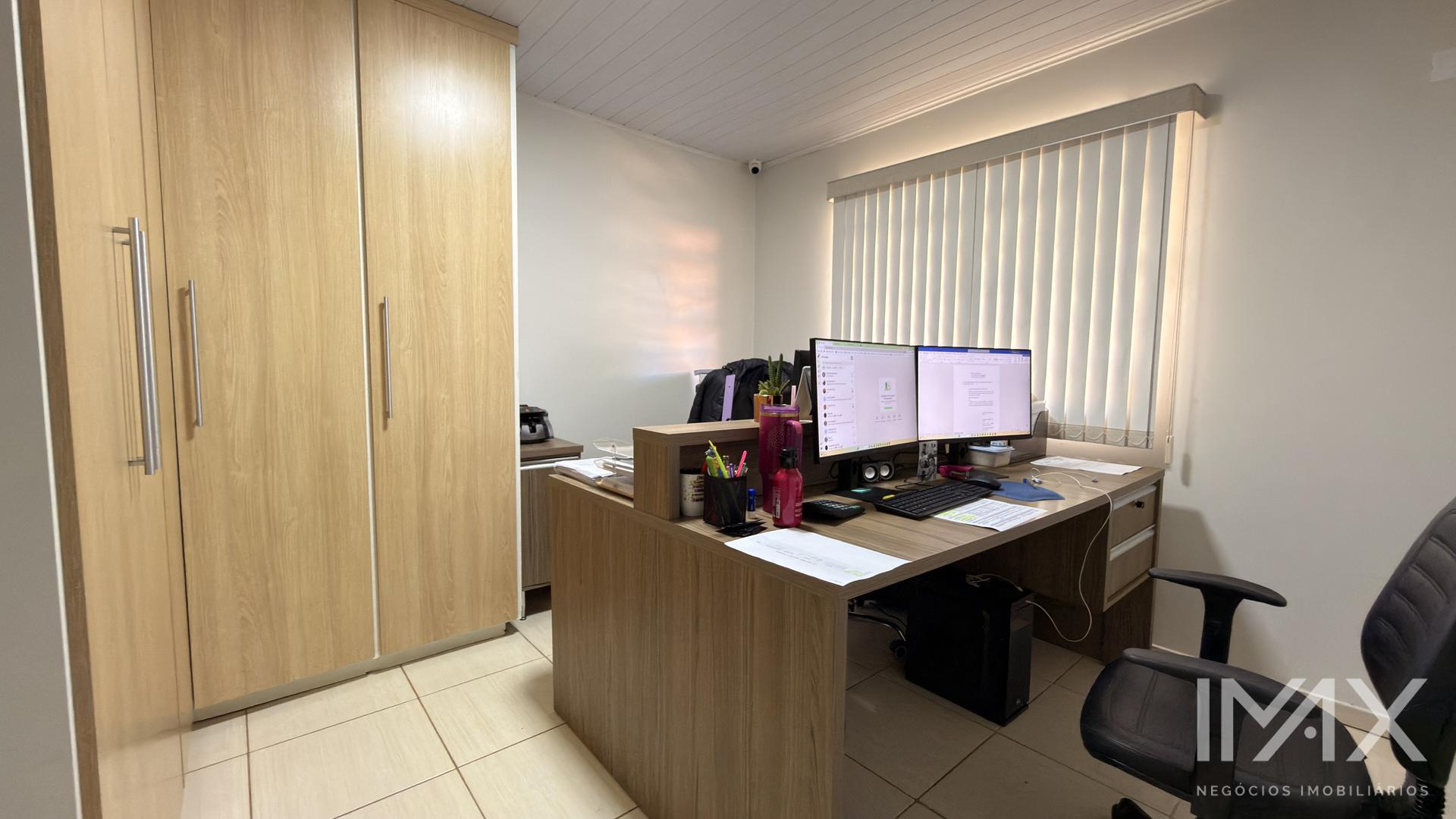 Casa à Venda na Vila A, terreno de 452m2 por R$980.000,00.