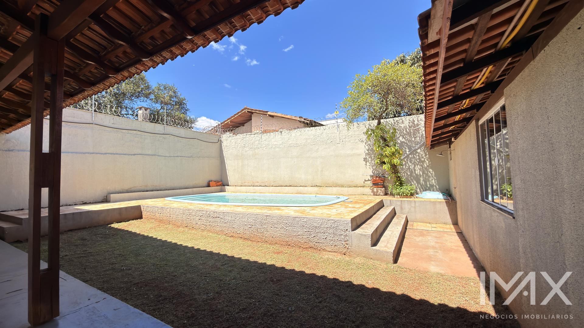 Casa à Venda na Vila A, terreno de 452m2 por R$980.000,00.