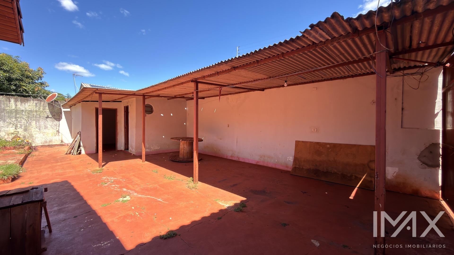 Casa à Venda na Vila A, terreno de 436m2 por R$750.000,00.