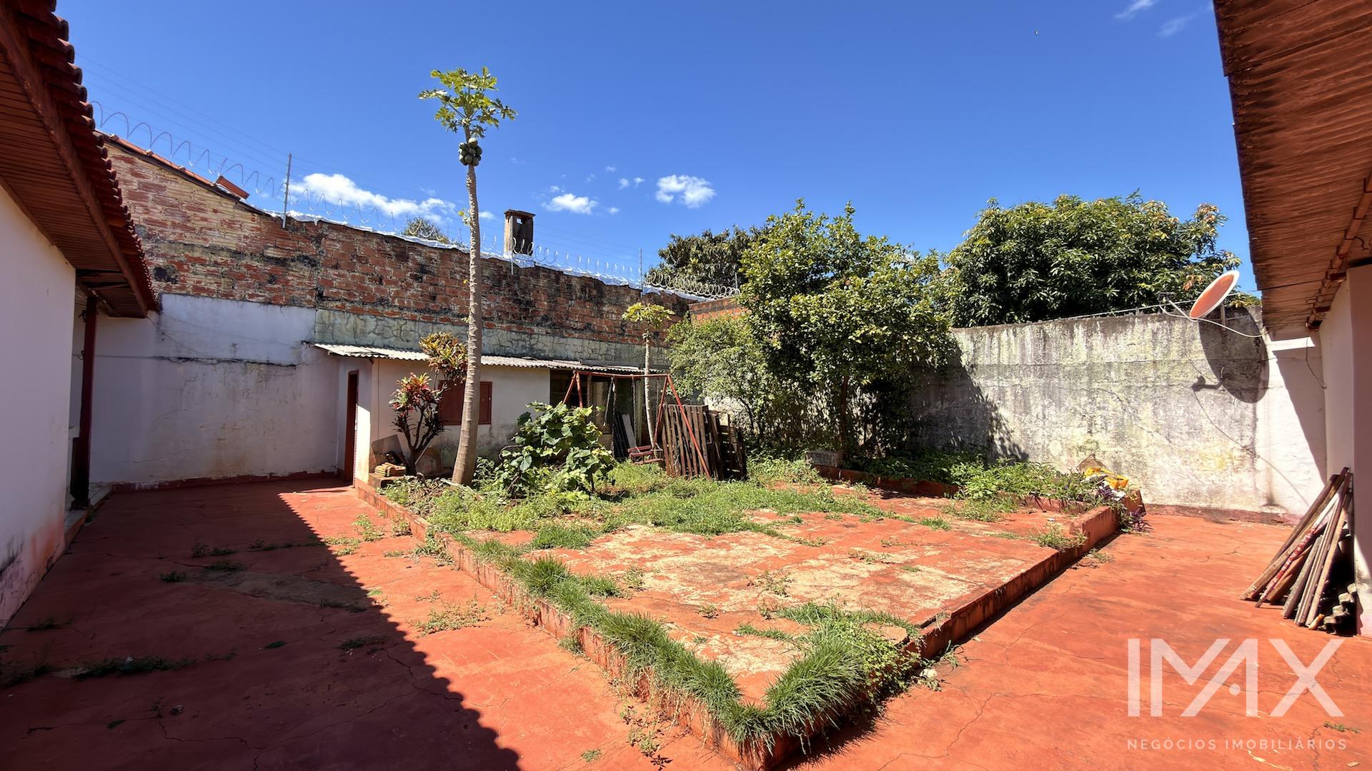 Casa à Venda na Vila A, terreno de 436m2 por R$750.000,00.