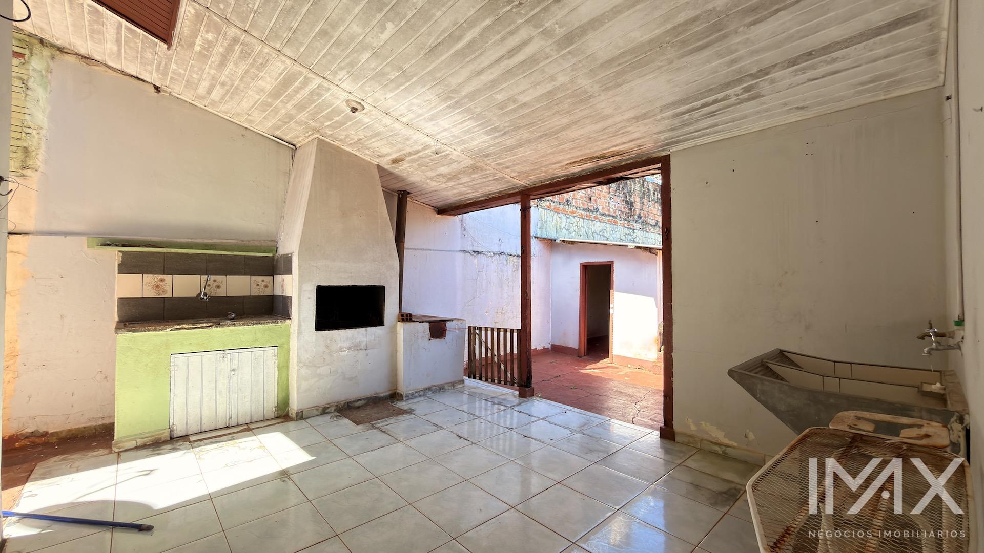 Casa à Venda na Vila A, terreno de 436m2 por R$750.000,00.