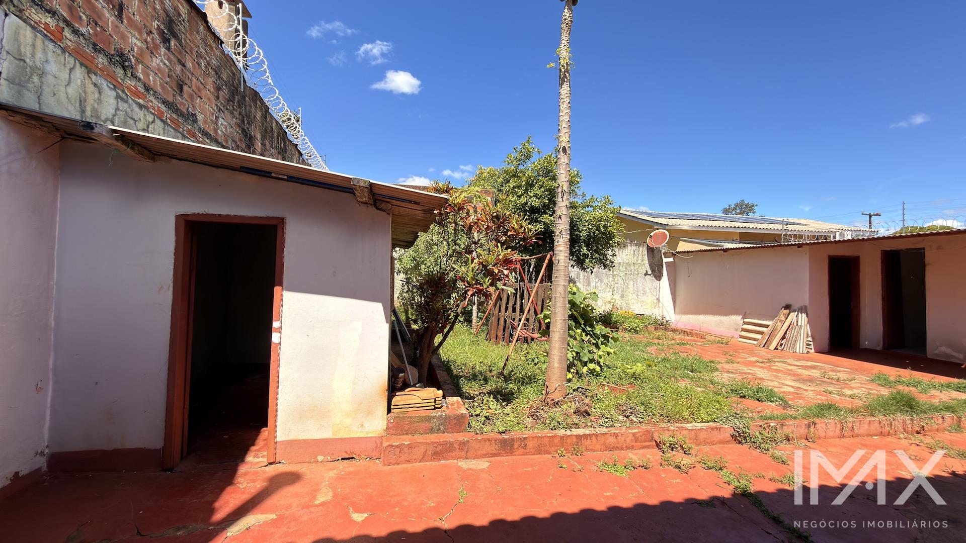 Casa à Venda na Vila A, terreno de 436m2 por R$750.000,00.