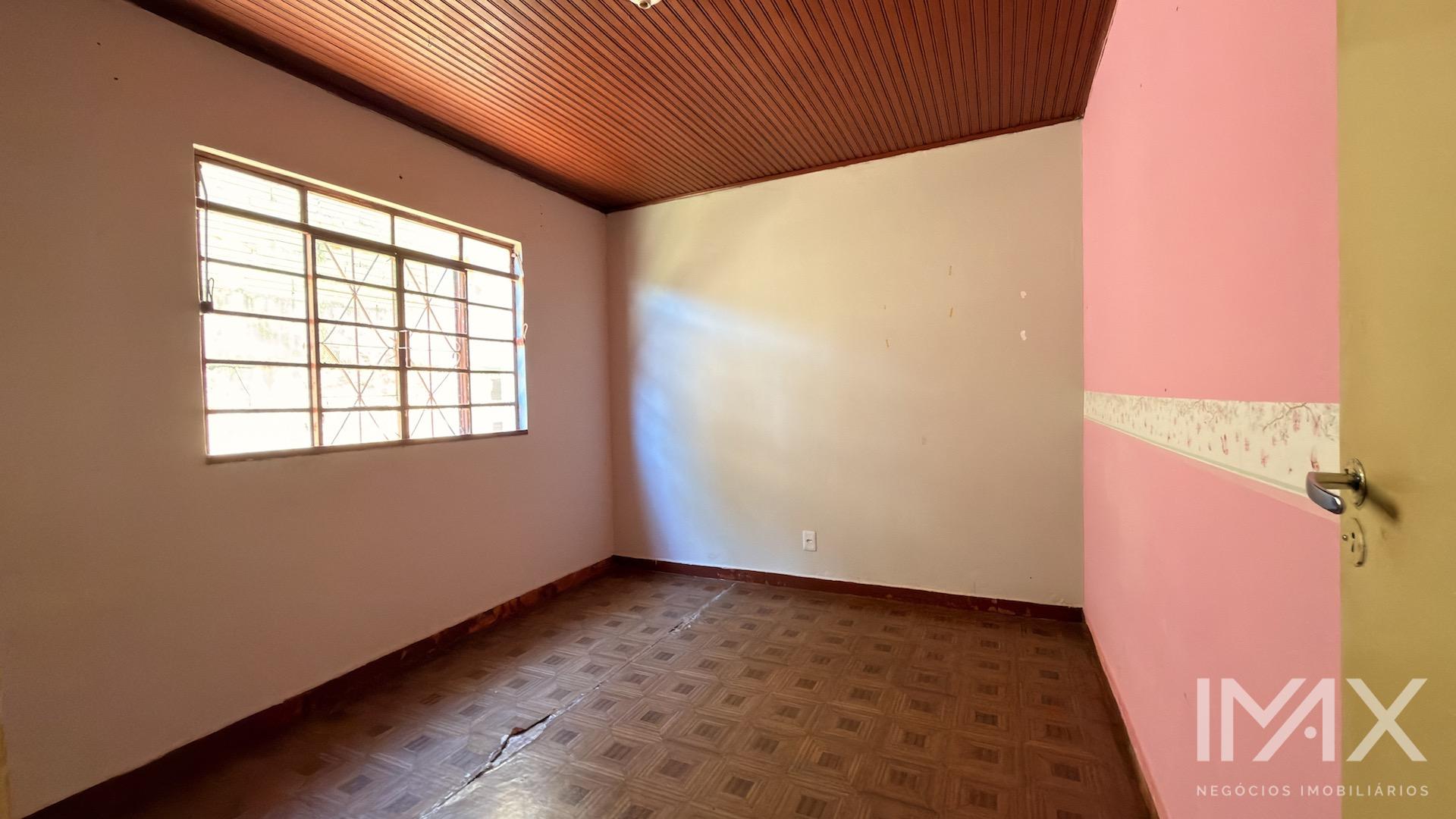 Casa à Venda na Vila A, terreno de 436m2 por R$750.000,00.