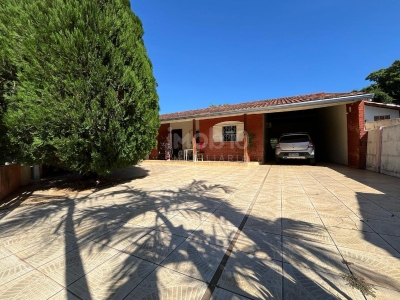 Casa ? venda,  na vila Vila A com 4 quartos e amplo quintal em...