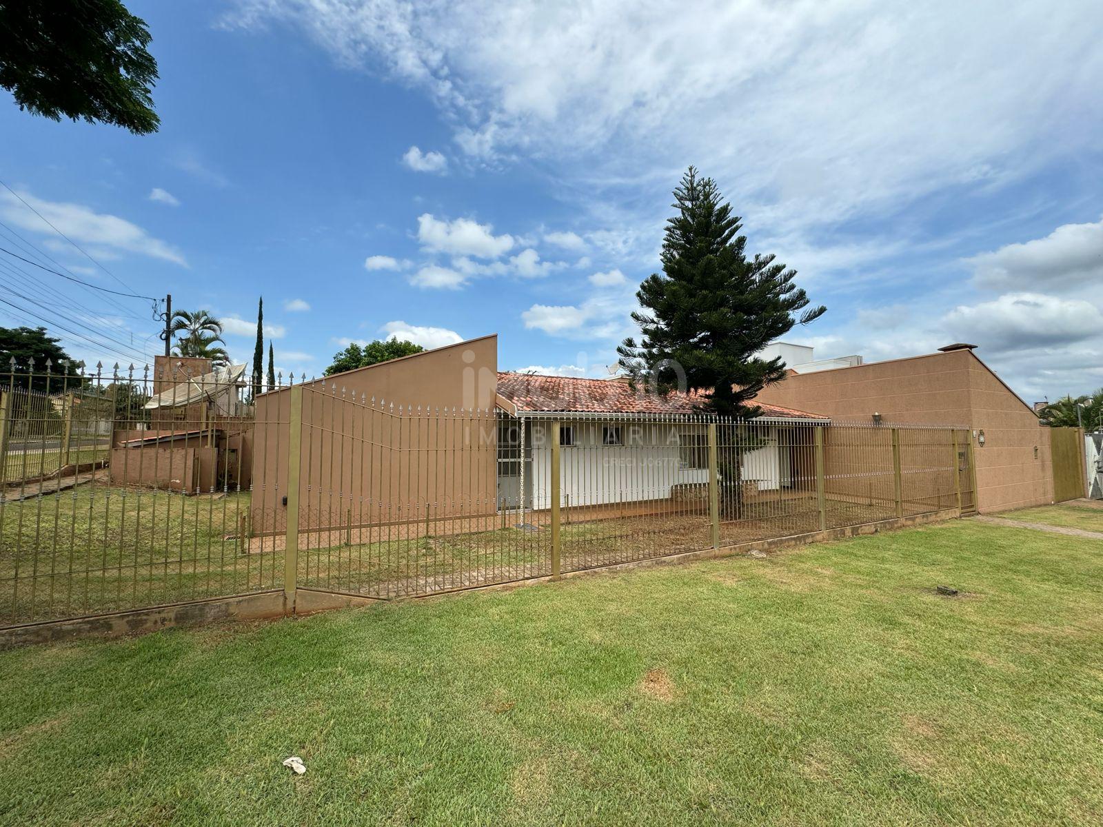 CASA À VENDA OU ALUGUEL NO JARDIM IGUAÇU EM FOZ DO IGUAÇU/PR.