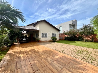 Casa ? Venda com 4 dormit?rios e piscina, Jardim Santa Rosa, F...