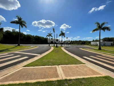 TERRENO A VENDA NO CONDOM?NIO ROYAL BOULEVARD - FASE 2 - EM FO...