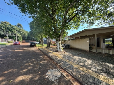 CASA A VENDA NO CENTRO, PR?XIMO A AVENIDA PARAN? EM FOZ DO IGU...