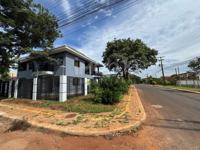 SOBRADO COM PISCINA DE ESQUINA A VENDA NO JARDIM IP? EM FOZ