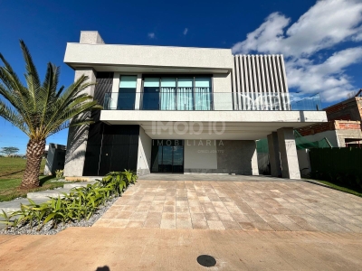 SOBRADO ? VENDA DE ALT?SSIMO PADR?O COM 5 SU?TES NO ROYAL BOUL...