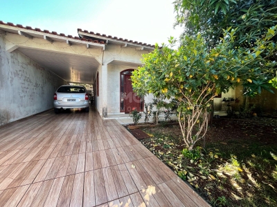 CASA T?RREA COM 1 SU?TE   2 QUARTOS, COM AMPLO TERRENO NO JARD...
