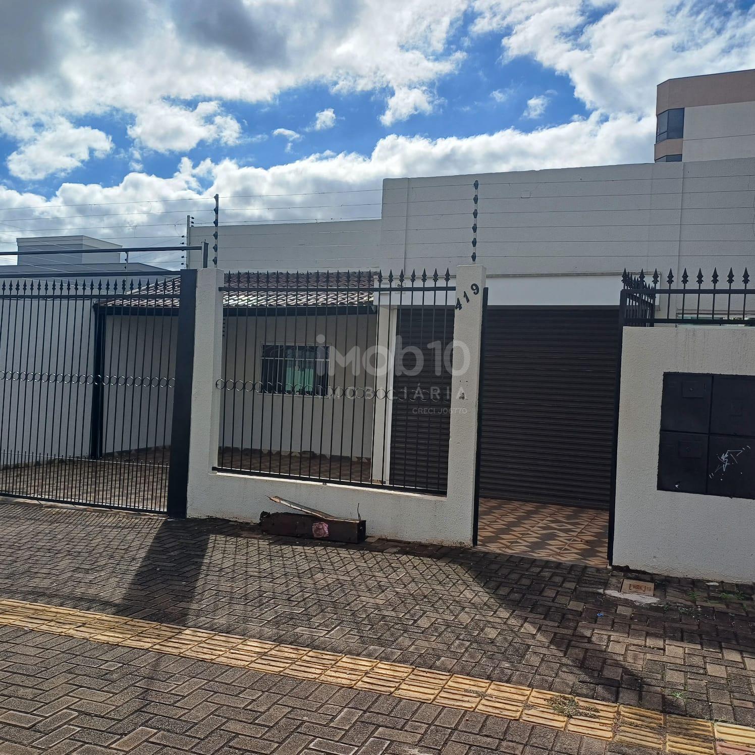 CASA C0M 01 SU?TE   04 QUARTOS PARA ALUGAR , NO CENTRO PR?XIMO...