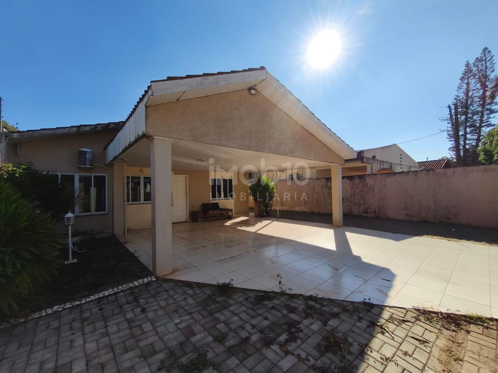 CASA PARA ALUGAR COM PISCINA E ED?CULA EM AMPLO TERRENO NO PAR...