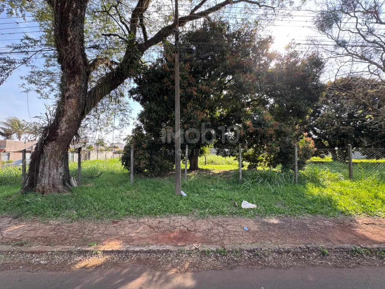 TERRENO DE ESQUINA A VENDA NA VILA A, UMA QUADRA DA AV. SILVIO AMÉRICO SASDELLI