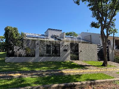 CASA T?RREA ? VENDA COM PISCINA, 1 SU?TE    2 DEMI-SU?TES, JAR...