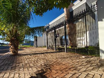 CASA TERREA COM PISCINA  A VENDA NO JD IP? 4, FOZ DO IGUA?U-PR