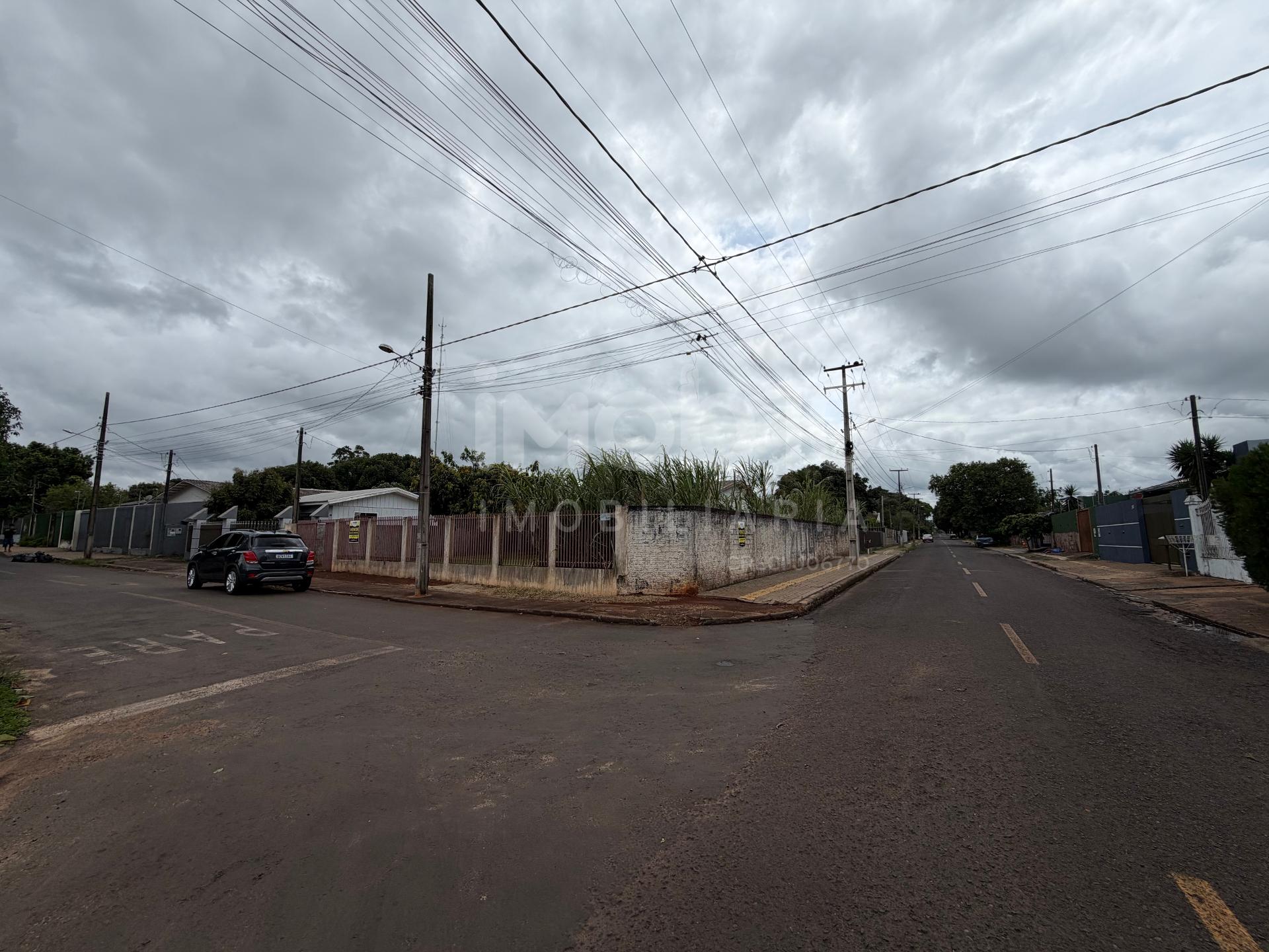 TERRENO DE ESQUINA A VENDA, VILA CARIMÃ EM FOZ DO IGUAÇU - PR