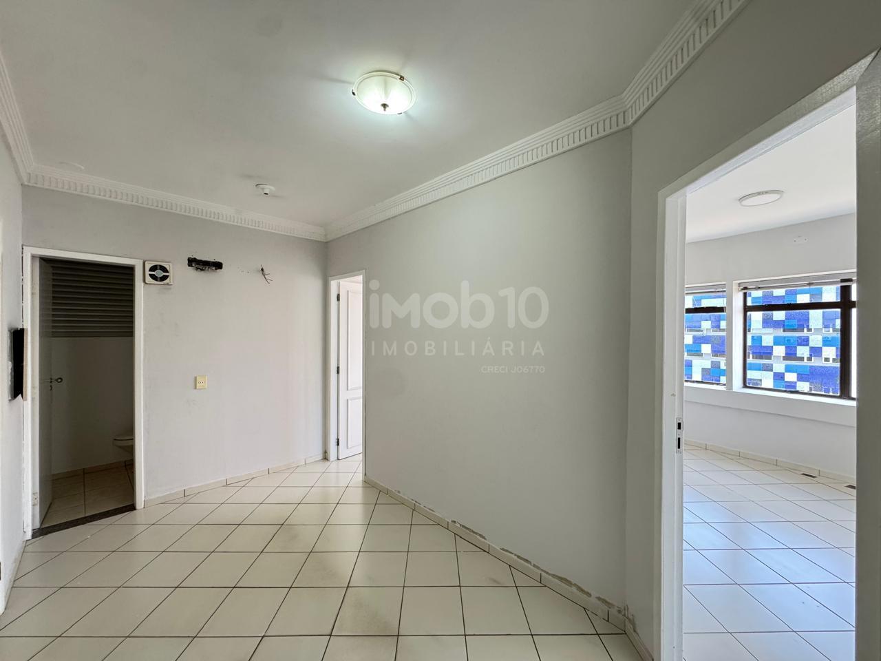 SALA COMERCIAL PARA ALUGAR NO CENTRO DE FOZ NO EDIFÍCIO MARAJOARAS