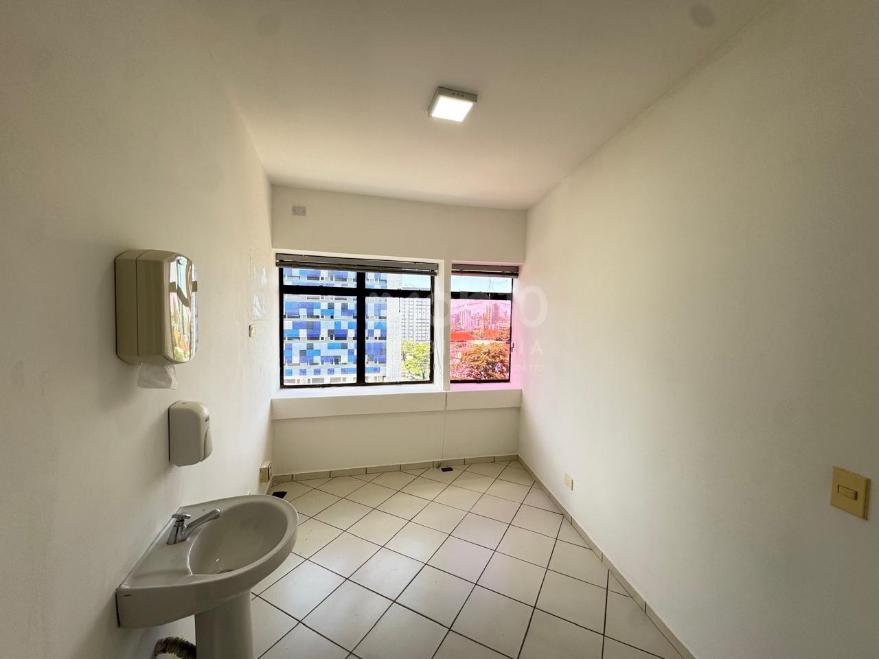 SALA COMERCIAL PARA ALUGAR NO CENTRO DE FOZ NO EDIFÍCIO MARAJOARAS