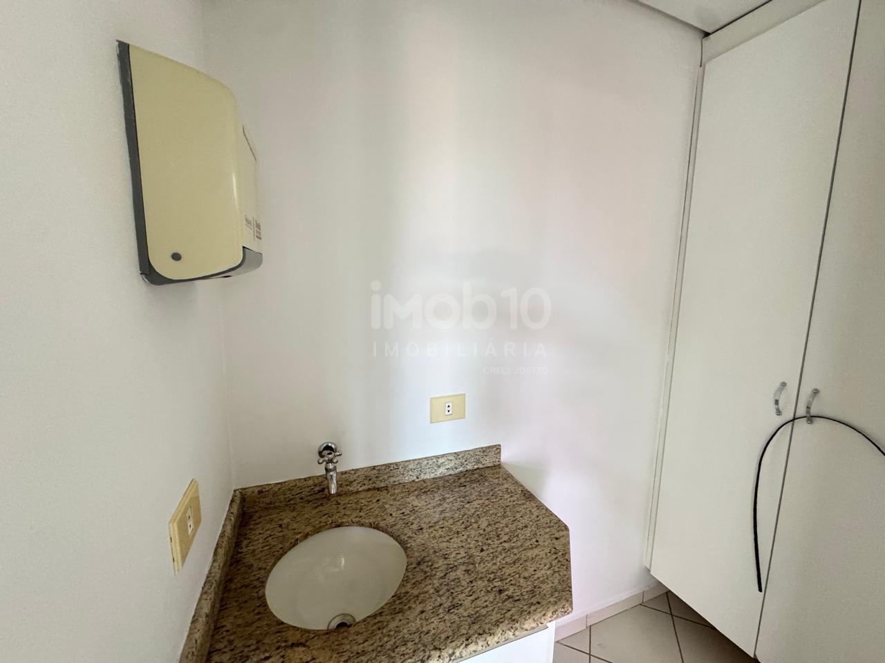 SALA COMERCIAL PARA ALUGAR NO CENTRO DE FOZ NO EDIFÍCIO MARAJOARAS