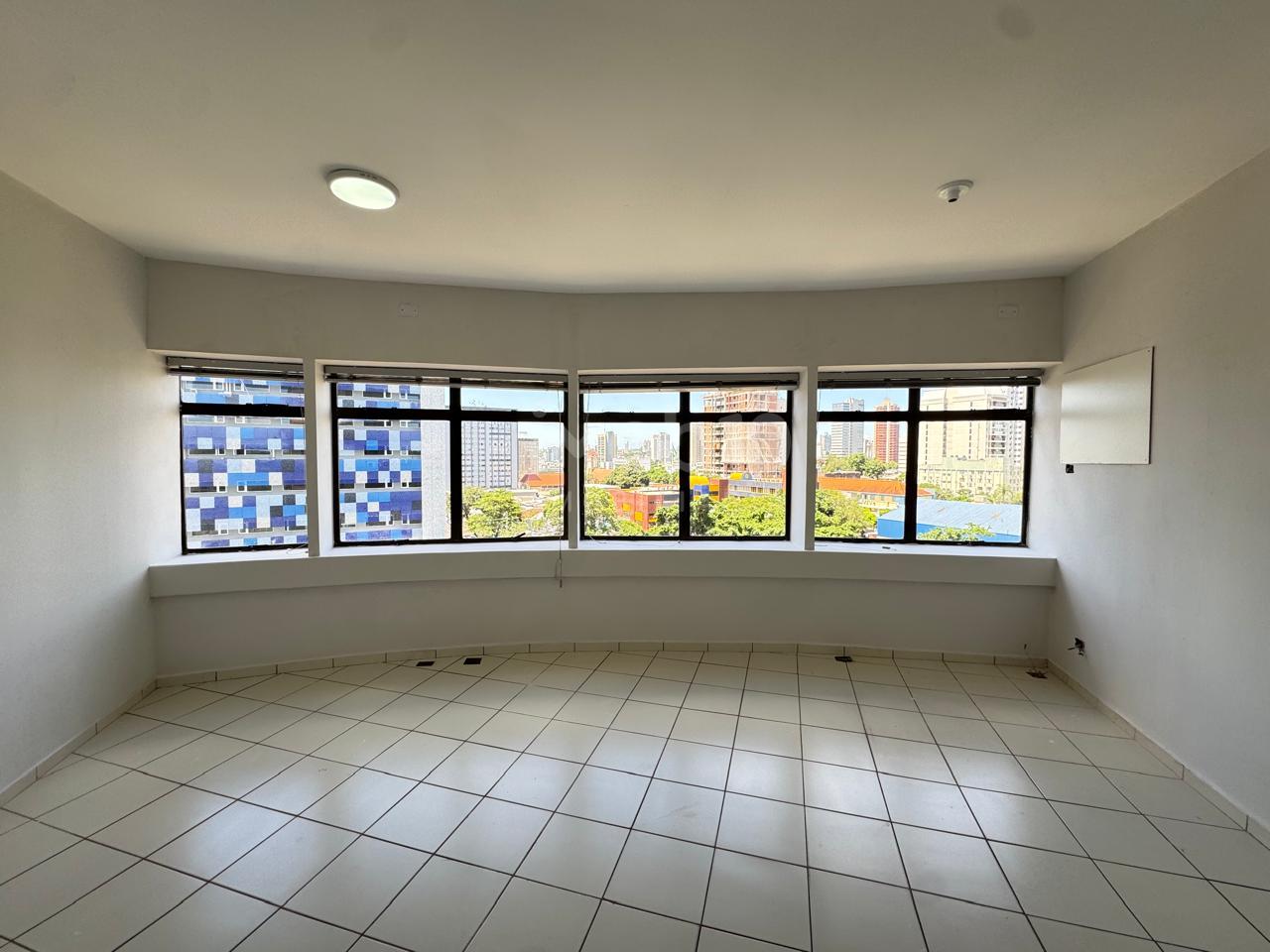 SALA COMERCIAL PARA ALUGAR NO CENTRO DE FOZ NO EDIFÍCIO MARAJOARAS
