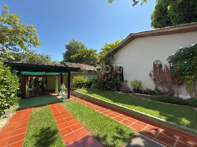 CASA ? VENDA COM 3 QUARTOS E SALA COMERCIAL ANEXA, NO JARDIM A...